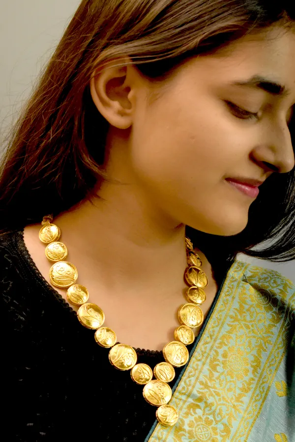 Long_Golden_Mala_Necklace_wearable_on_all_Kind_of_Outfits