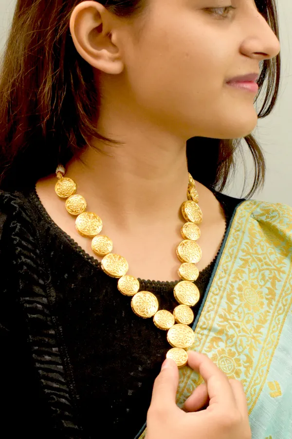 Long_Golden_Mala_Necklace_wearable_on_all_Kind_of_Outfits