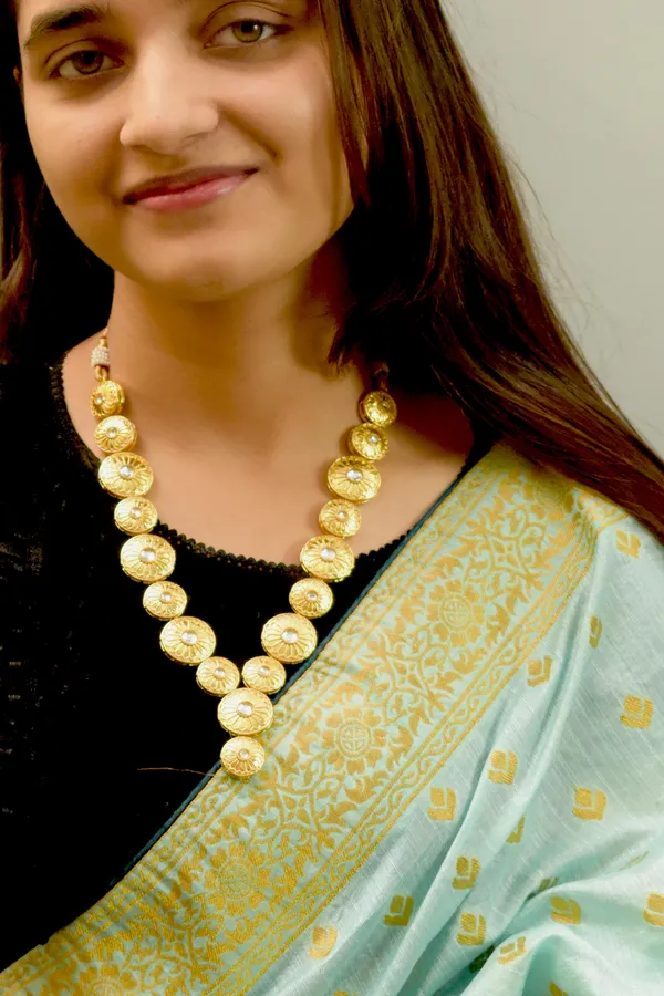 Long_Golden_Mala_Necklace_wearable_on_all_Kind_of__Outfits