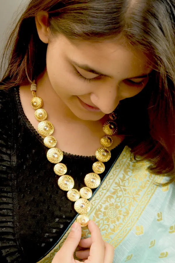 Long_Golden_Mala_Necklace_wearable_on_all_Kind_of__Outfits