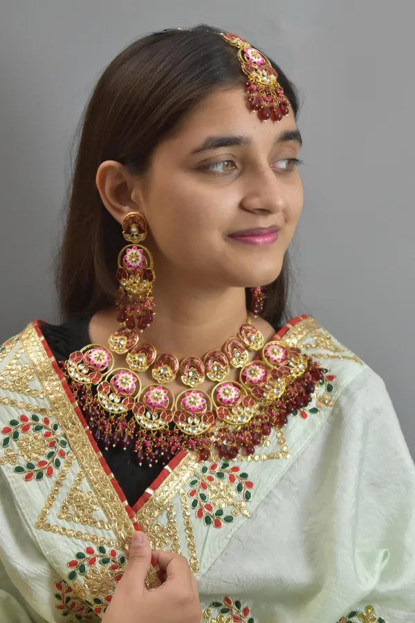 Premium_Quality_Beautiful_Choker_Maroon_Dark_Red_Necklace_Set_with_Maang_Tikka