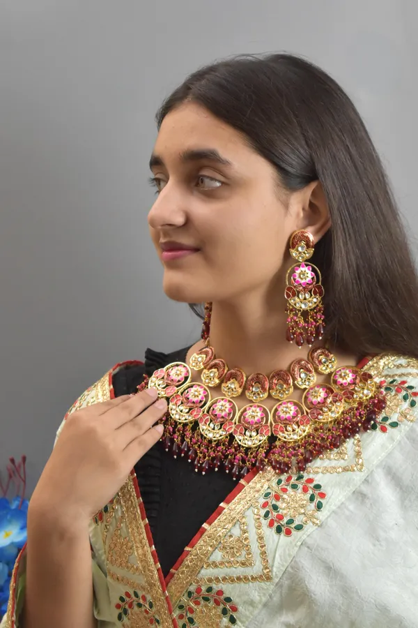 Premium_Quality_Beautiful_Choker_Maroon_Dark_Red_Necklace_Set_with_Maang_Tikka