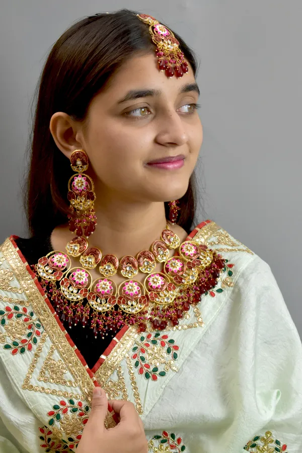 Premium_Quality_Beautiful_Choker_Maroon_Dark_Red_Necklace_Set_with_Maang_Tikka