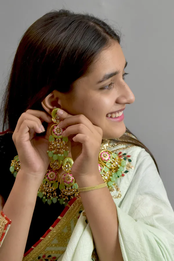 Quality_Beautiful_Choker_Mint_Necklace_Set_with_Maang_Tikka