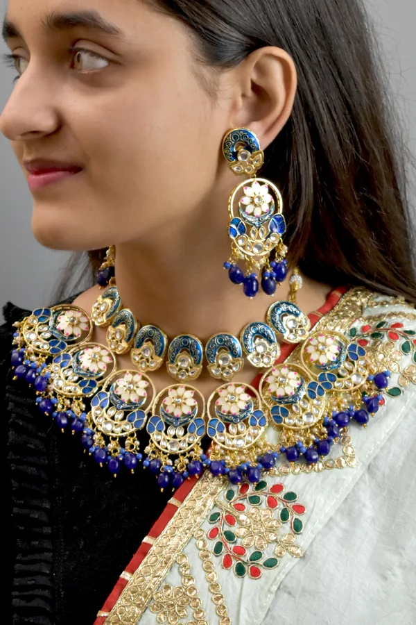 Quality_Beautiful_Choker_Navy_Blue_Necklace_Set_with_Maang_Tikka
