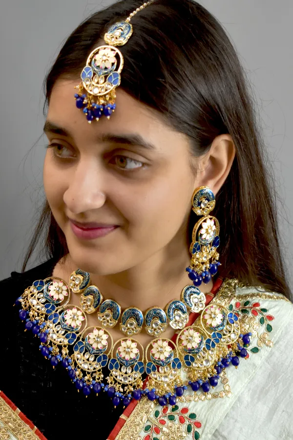 Quality_Beautiful_Choker_Navy_Blue_Necklace_Set_with_Maang_Tikka