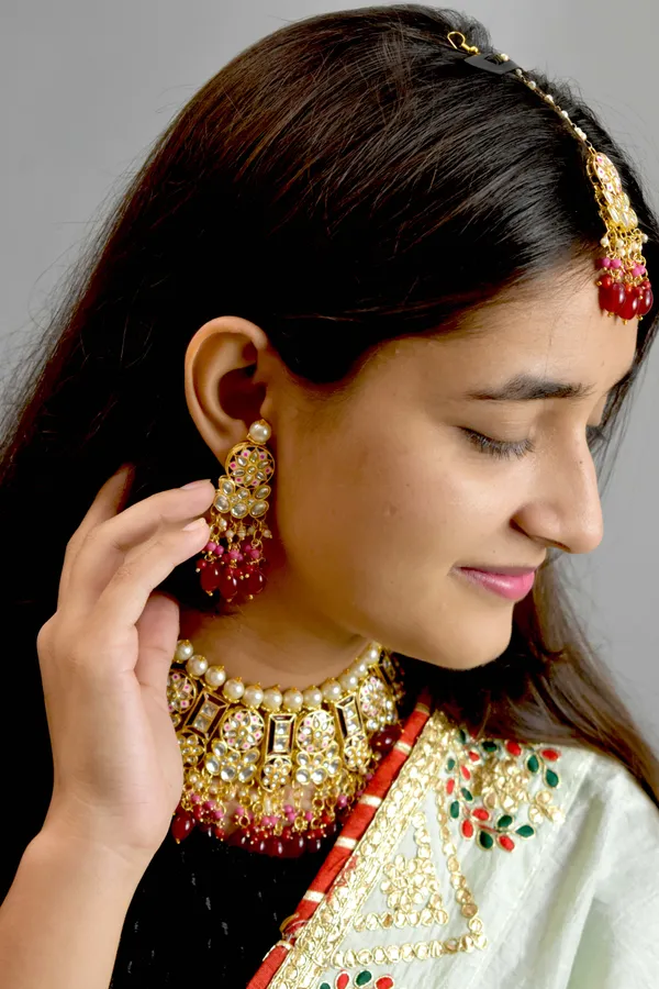 Quality_Choker_Necklace_Set_with_Maang_Tikka