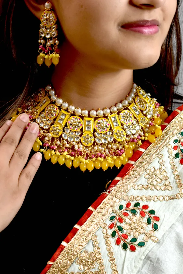 Quality_Choker_Necklace_Set_with_Maang_Tikka