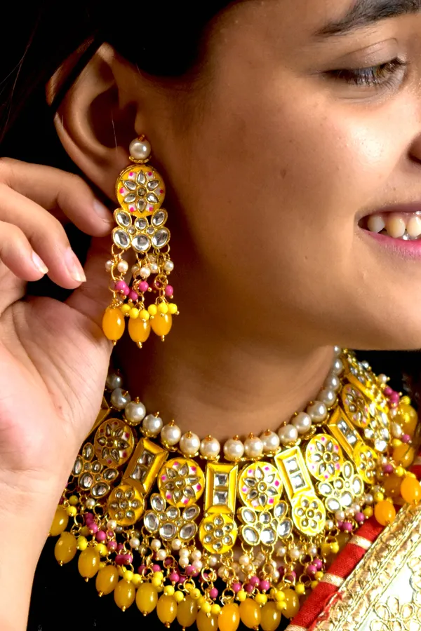 Quality_Choker_Necklace_Set_with_Maang_Tikka