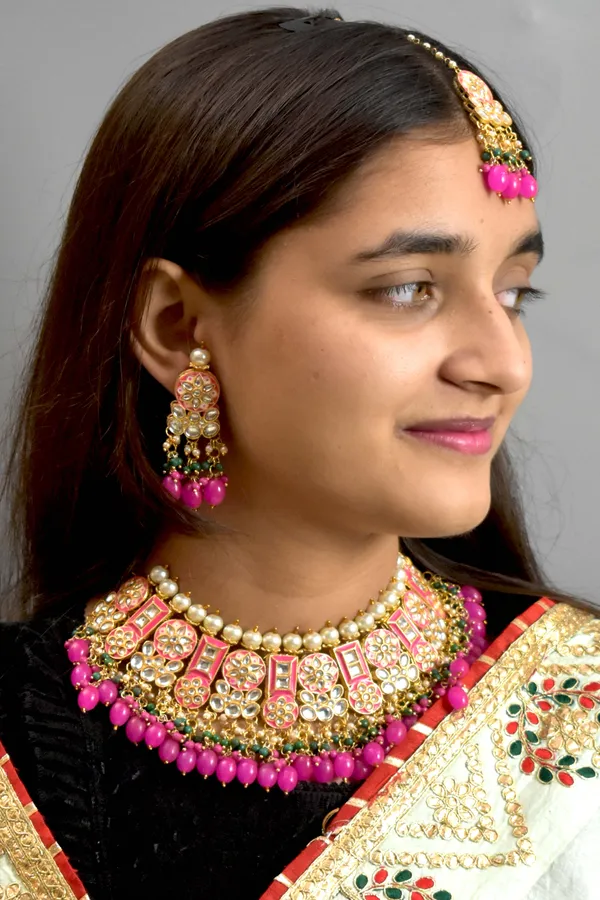 Quality_Rani_Dark_Pink_Choker_Necklace_Set_with_Maang_Tikka