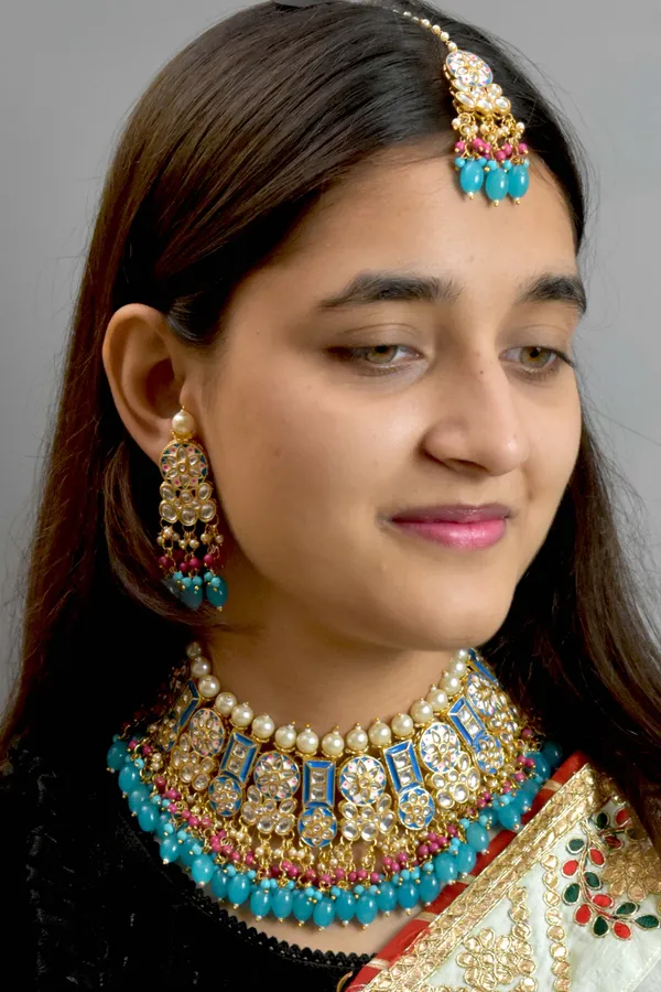 Quality_Sky_Choker_Necklace_Set_with_Maang_Tikka