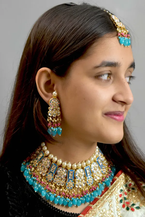 Quality_Sky_Choker_Necklace_Set_with_Maang_Tikka