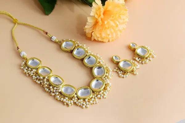 White_Kundan_Necklace_Set_and_Earrings