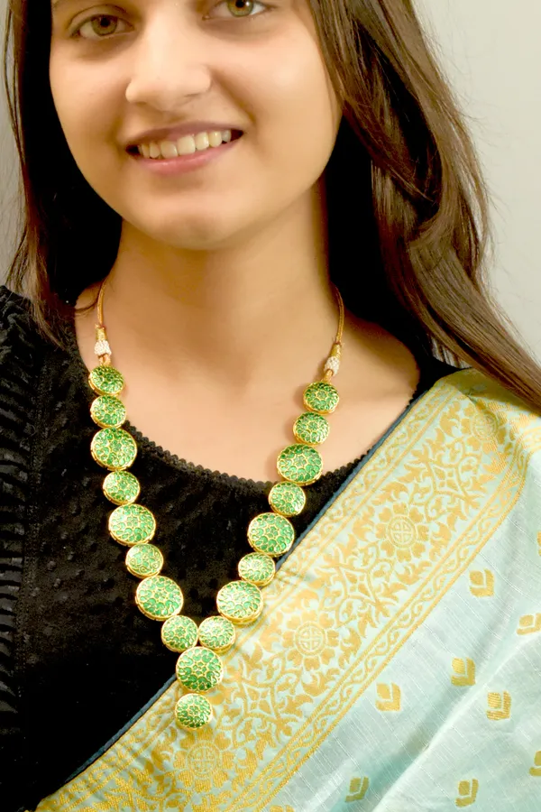Long_Green_Mala_Necklace_wearable_on_all_Kind_of__Outfits