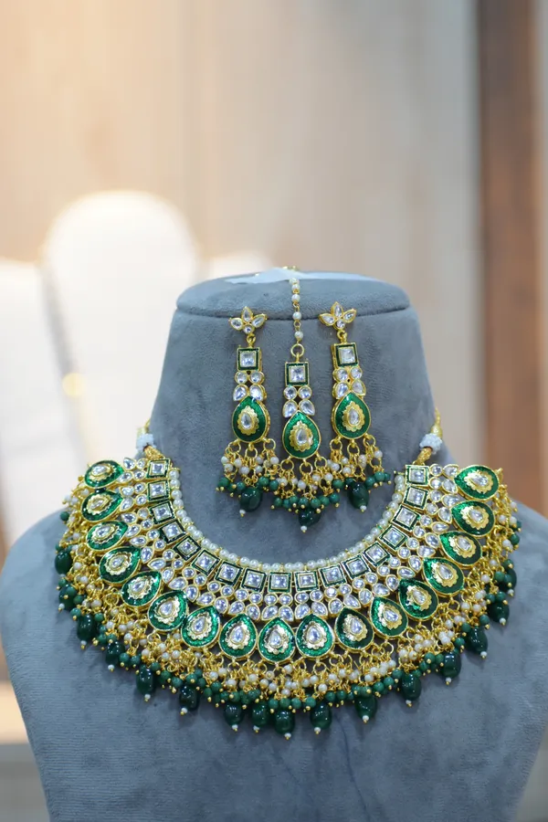 Bridal_Choker_Necklace_Set_and_Earrings