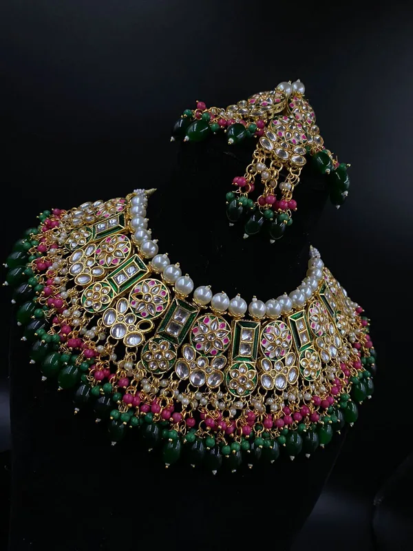 Green_Choker_Necklace_Set_and_Earrings