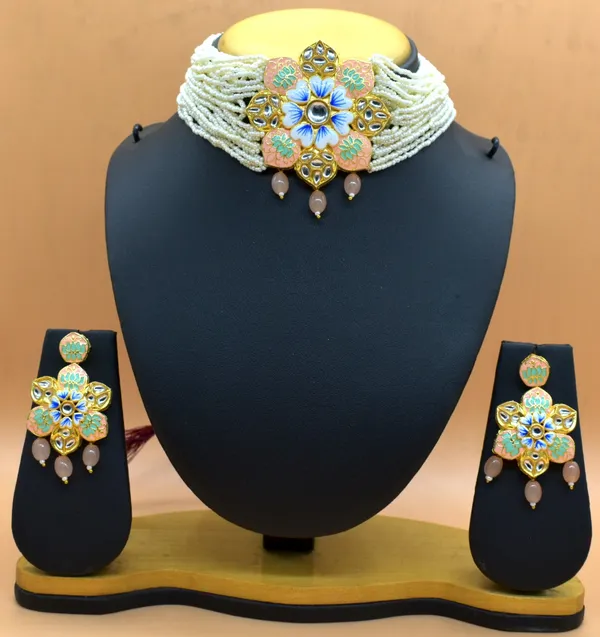 Pitch_Choker_Necklace_Set_and_Earrings