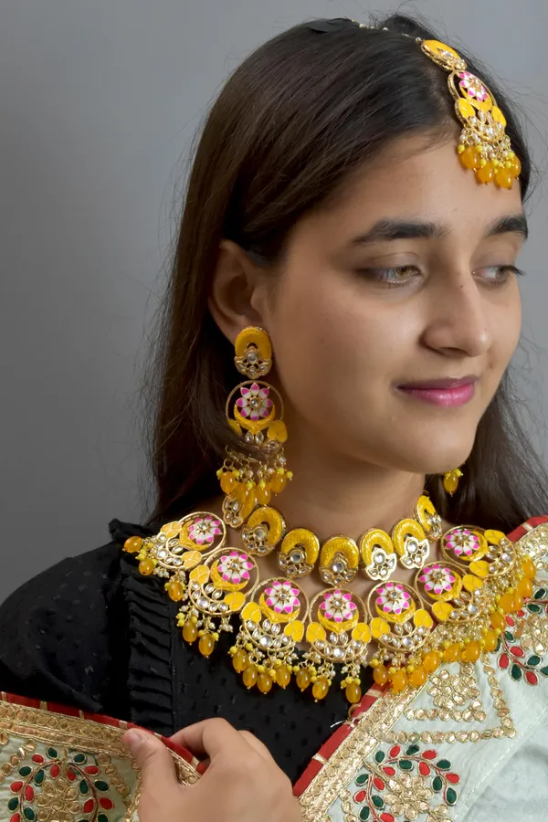 Choker_Hand_Made_Necklace_Set_and_Earrings