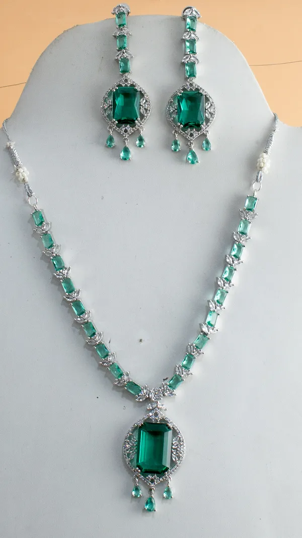 AD_Necklace_Set_and_Earrings