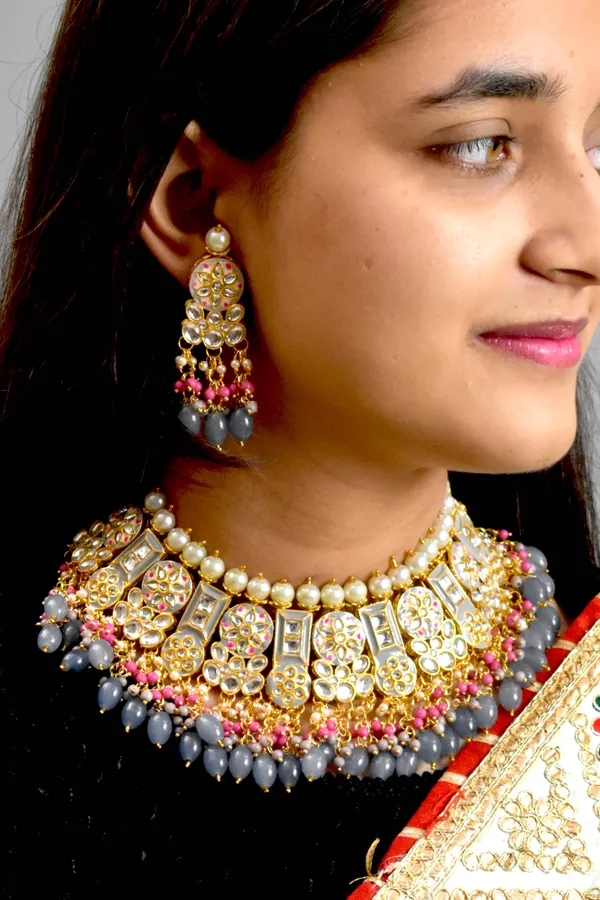 Grey_Choker_Necklace_Set_and_Earrings_with_Maang_Tikka