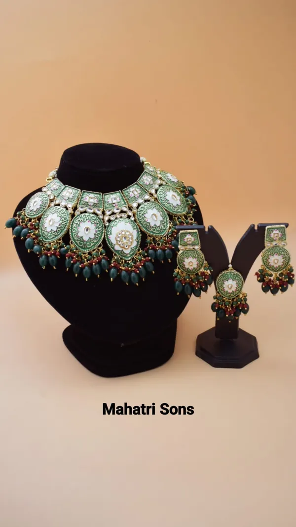 Green_Necklace_Set_and_Earrings_with_Maang_tikka