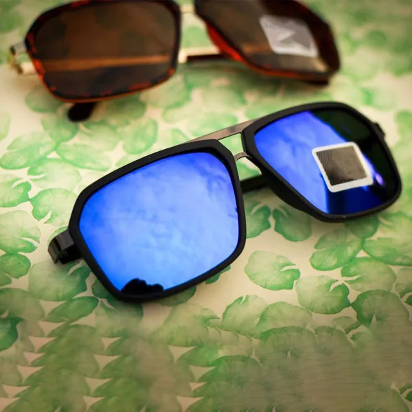 TRANSMORPHERS_4185_Square_Sunglasses