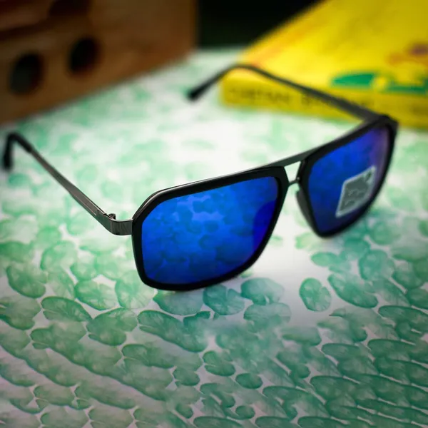 TRANSMORPHERS_4185_Square_Sunglasses