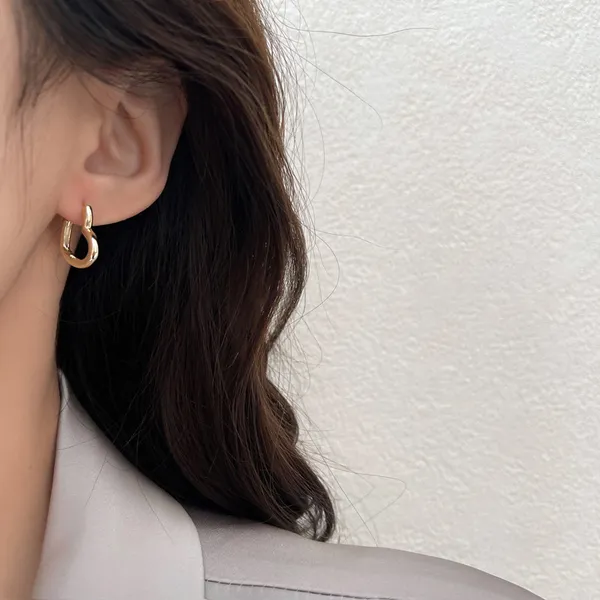 Sarah_Hoops_For_Women