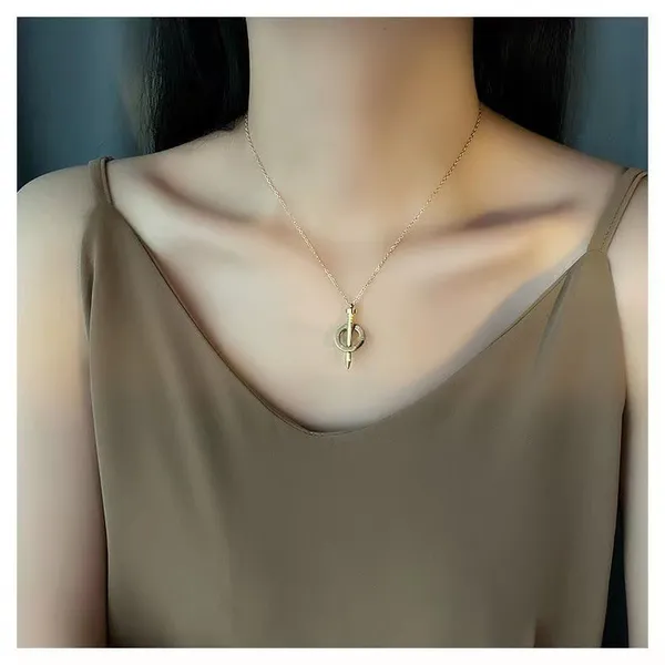 Iris_Nail_Necklace_For_Women
