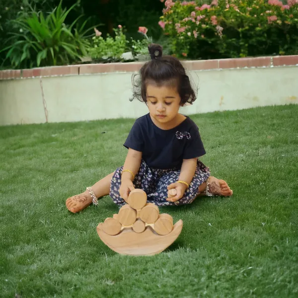 Neem_Wooden_Balancing_Moon_Toy-_Montessori_Kid's_Stacking_Toy