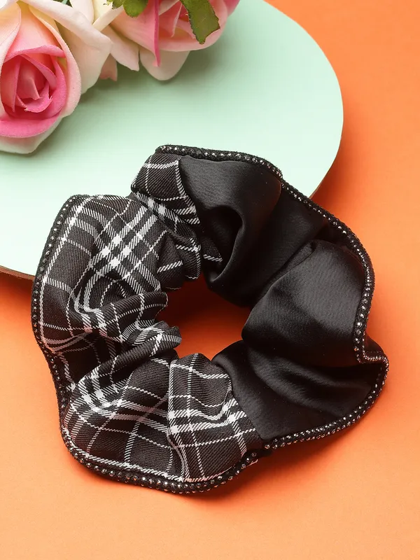 Black_Check_Satin_fabric_Scrunchies_|_Premium_Hair_Accessories