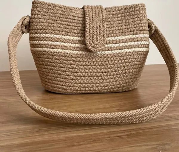 The_Classic_Woven_Top_Handle_Tote_Stylish_Shoulder_Handbag_for_Women_Everyday_Elegance