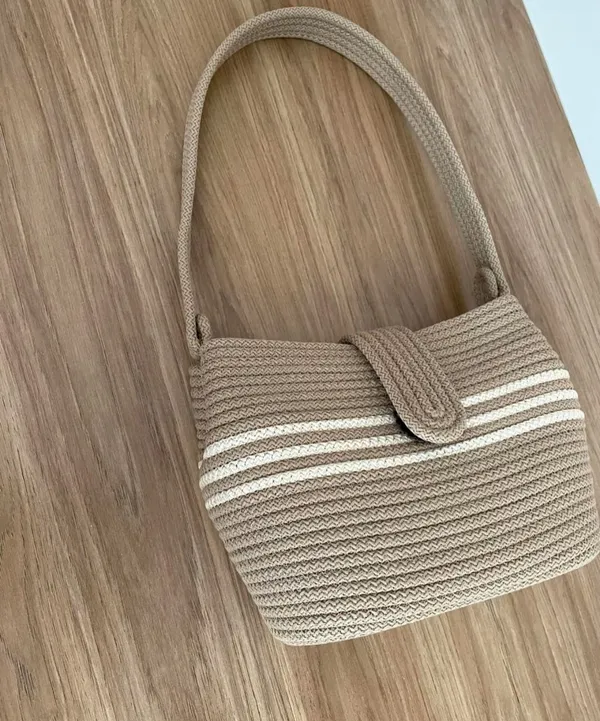 The_Classic_Woven_Top_Handle_Tote_Stylish_Shoulder_Handbag_for_Women_Everyday_Elegance