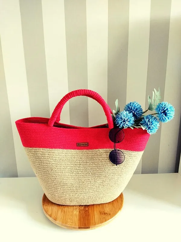 Substainable_style_Handmade_Women_Jute_Bag_into_Red_and_Beige_Color