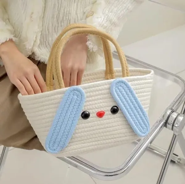 Blossoms_Handmade_Women_Jute_Bag_in_white-blue