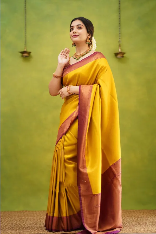 Yellow_Pure_Kanjivaram_Silk_Saree_With_Brocade_Blouse_For_Women