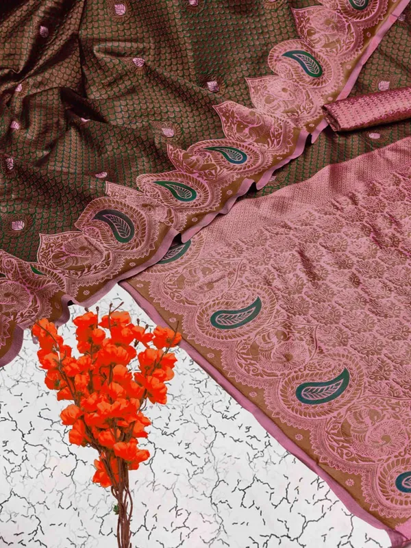 Green_Aquiliq_Woven_Bollywood_Pure_Silk_Saree_For_Women