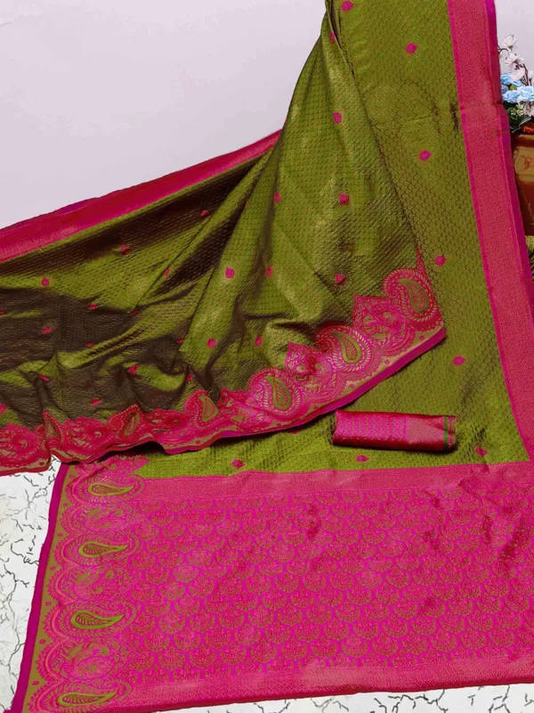 Mahendi_Pink_Aquiliq_Woven_Bollywood_Pure_Silk_Saree_For_Women