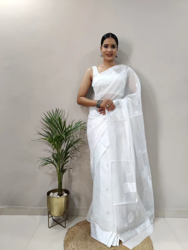 White_Aquiliq_Woven_Baluchari_Chanderi_Saree__For_Women