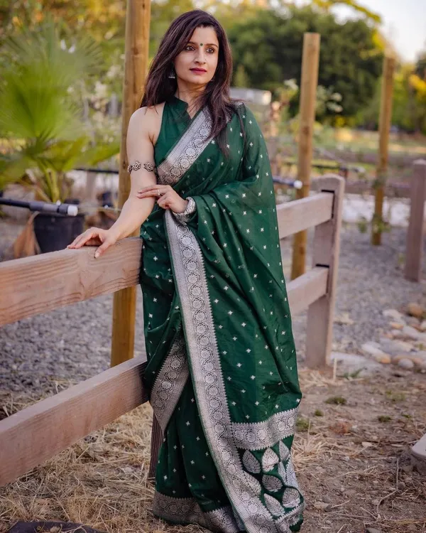 Grren_Pure_Kanjivaram_Silk_Saree_With_Brocade_Blouse_For_Women