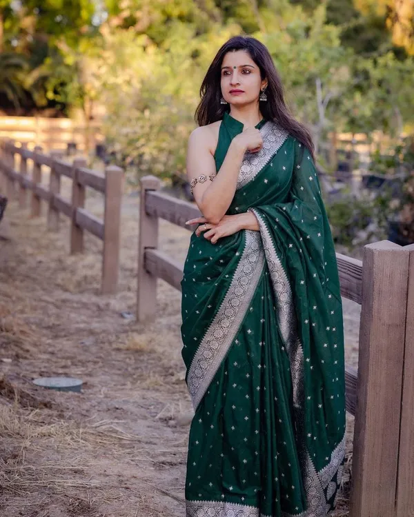 Grren_Pure_Kanjivaram_Silk_Saree_With_Brocade_Blouse_For_Women