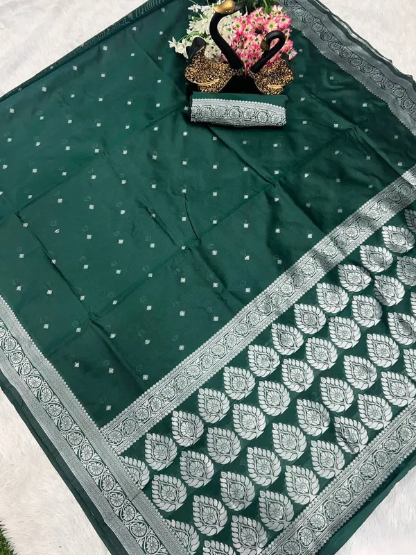 Grren_Pure_Kanjivaram_Silk_Saree_With_Brocade_Blouse_For_Women
