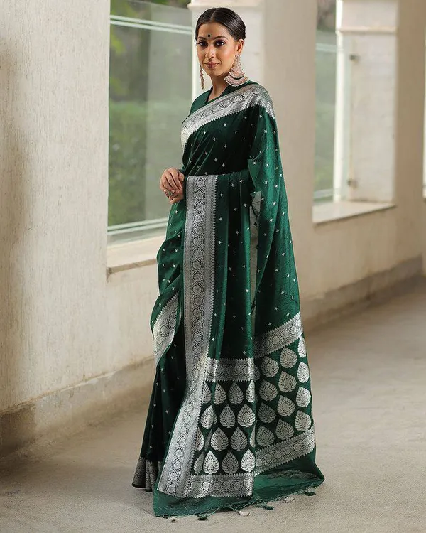 Grren_Pure_Kanjivaram_Silk_Saree_With_Brocade_Blouse_For_Women