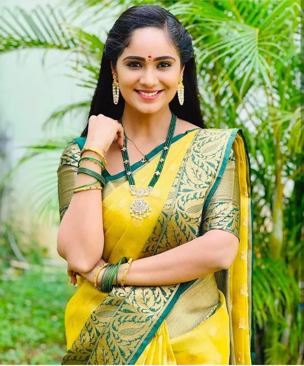 Green_Pure_Kanjivaram_Silk_Saree_With_Brocade_Blouse_For_Women
