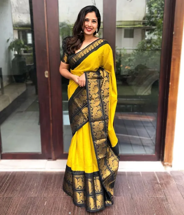 Yellow_Pure_Kanjivaram_Silk_Saree_With_Brocade_Blouse_For_Women