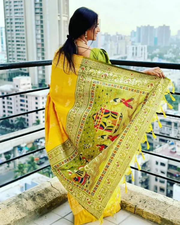 Yellow_Pure_Kanjivaram_Silk_Saree_With_Brocade_Blouse_For_Women