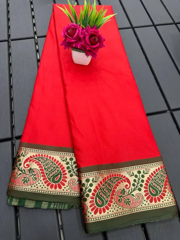 Red_Green_Aquiliq_Woven_Handloom_Pure_Cotton_Muslin_Saree_For_Women