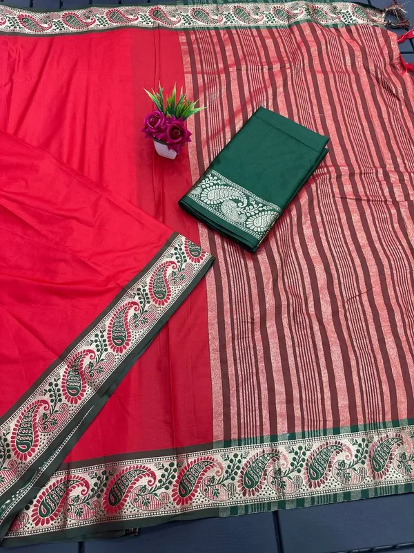 Red_Green_Aquiliq_Woven_Handloom_Pure_Cotton_Muslin_Saree_For_Women