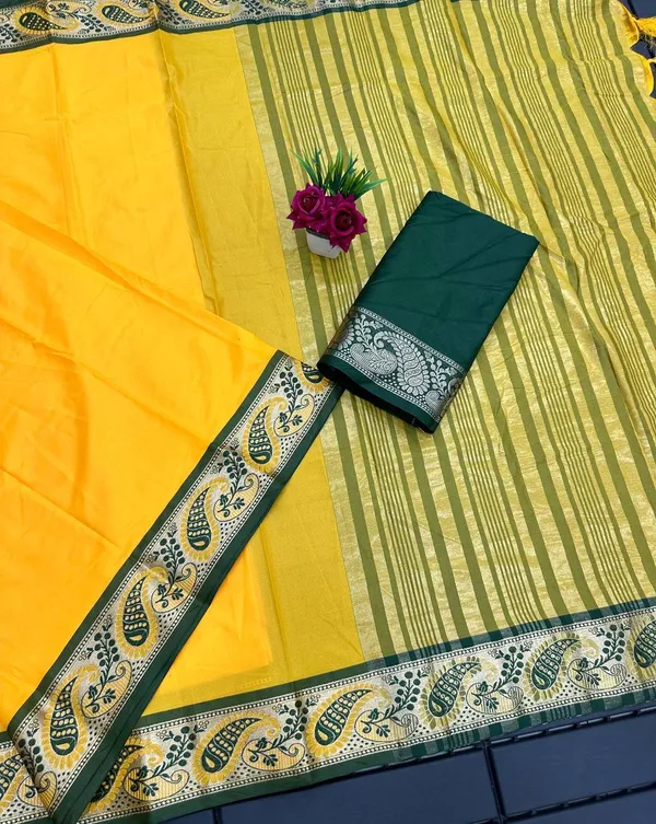 Yellow_Green_Aquiliq_Woven_Handloom_Pure_Cotton_Muslin_Saree_For_Women
