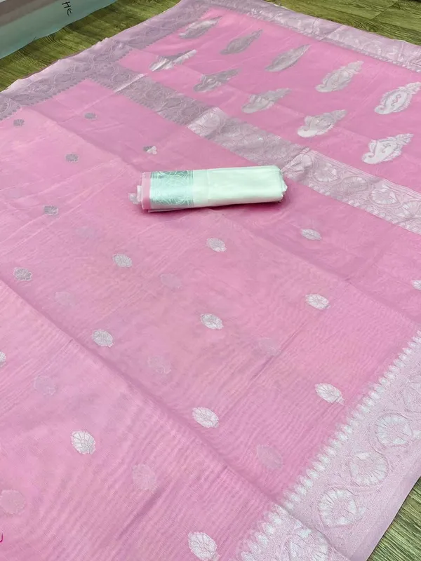 Pink_Pure_Kanjivaram_Silk_Saree_With_Brocade_Blouse_For_Women
